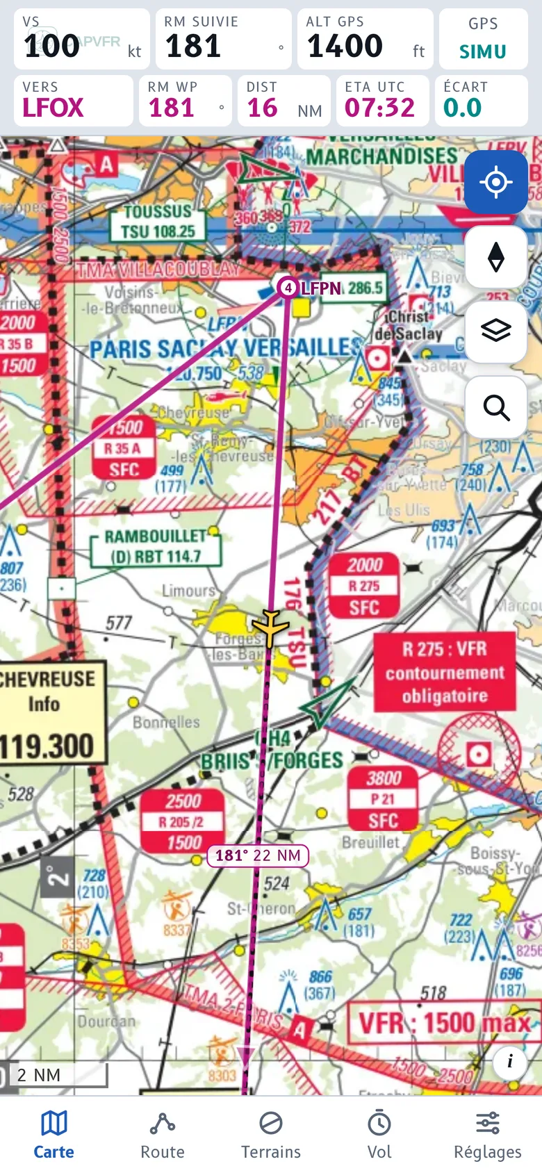 Carte SIA autour de Toussus-le-Noble avec la route vers Étampes, l'avion en vol et le bandeau d'instruments